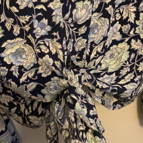 Blue floral front tie top American eagle size M - Picture 6 of 6
